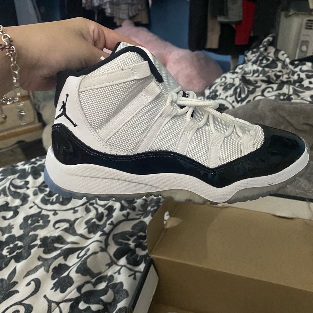 jordan 11 retro white / black dark concord